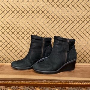 Suede wedge bootie